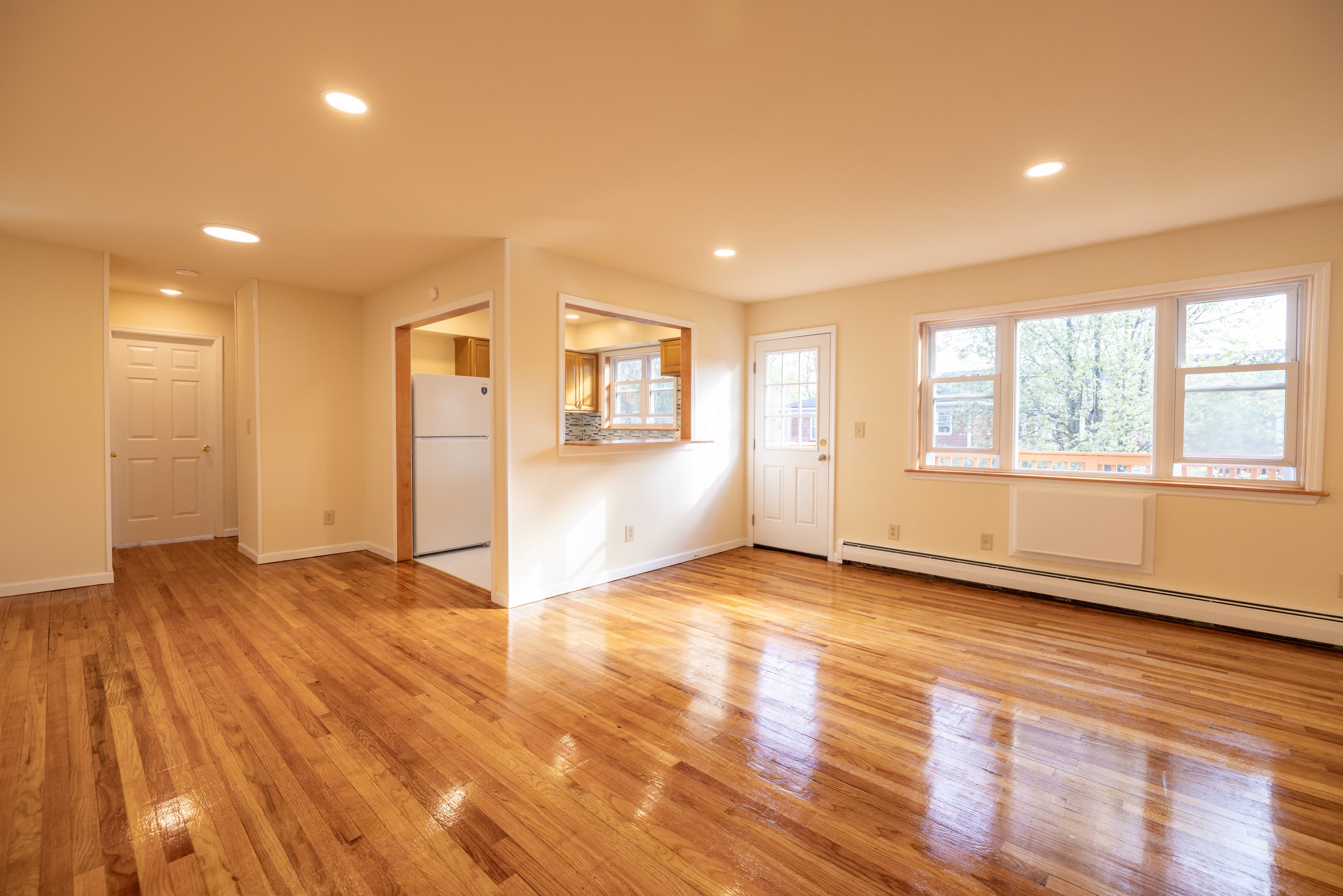 Spacious Manchester Gardens living room